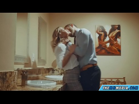 ❤️ Kapag ang isang busty blonde seduces sa isang pampublikong banyo ❌ Russian porn sa tl.teatroporno.ru ☑